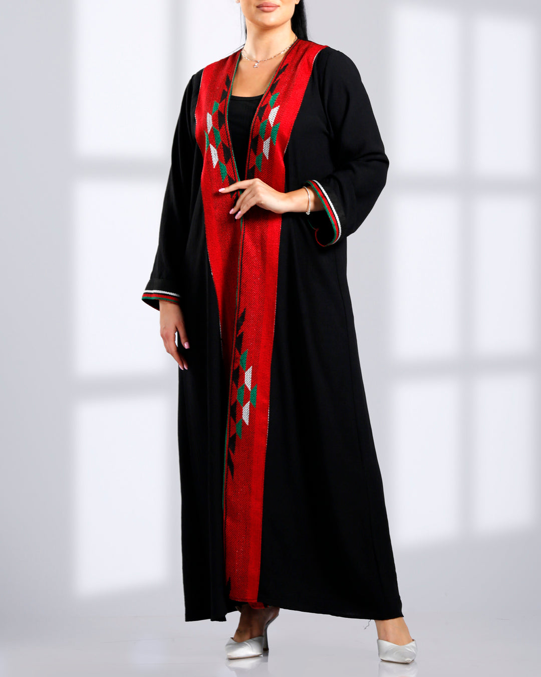 Queen's Bisht بيشت الملكة