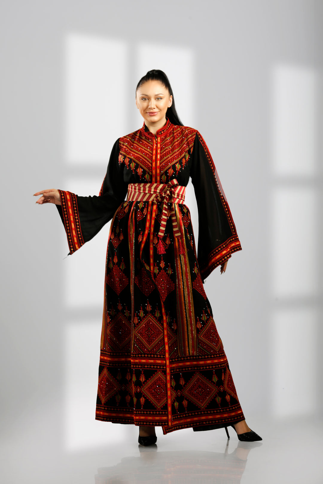 قفطان مناجل مع حزام