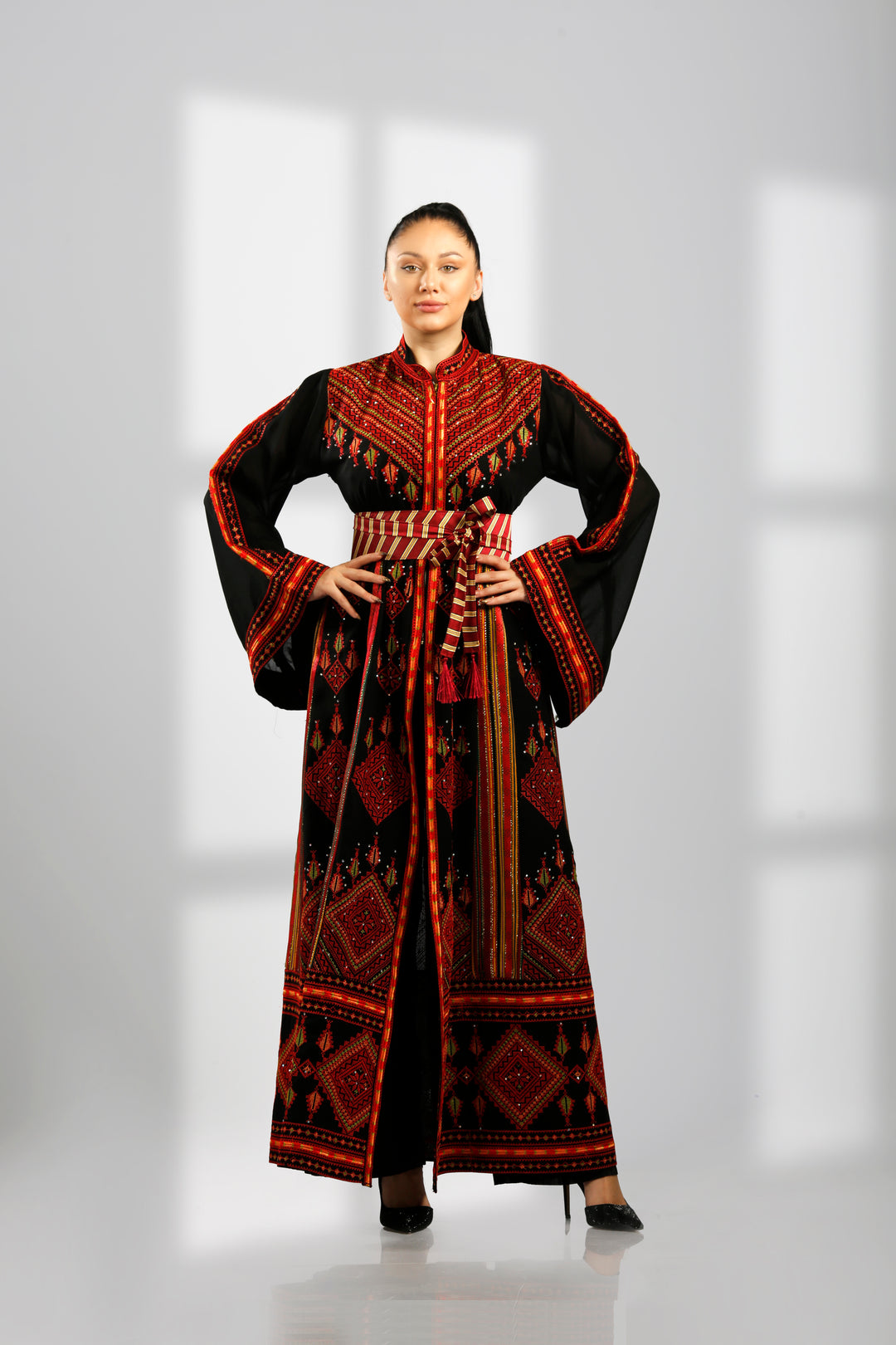 قفطان مناجل مع حزام