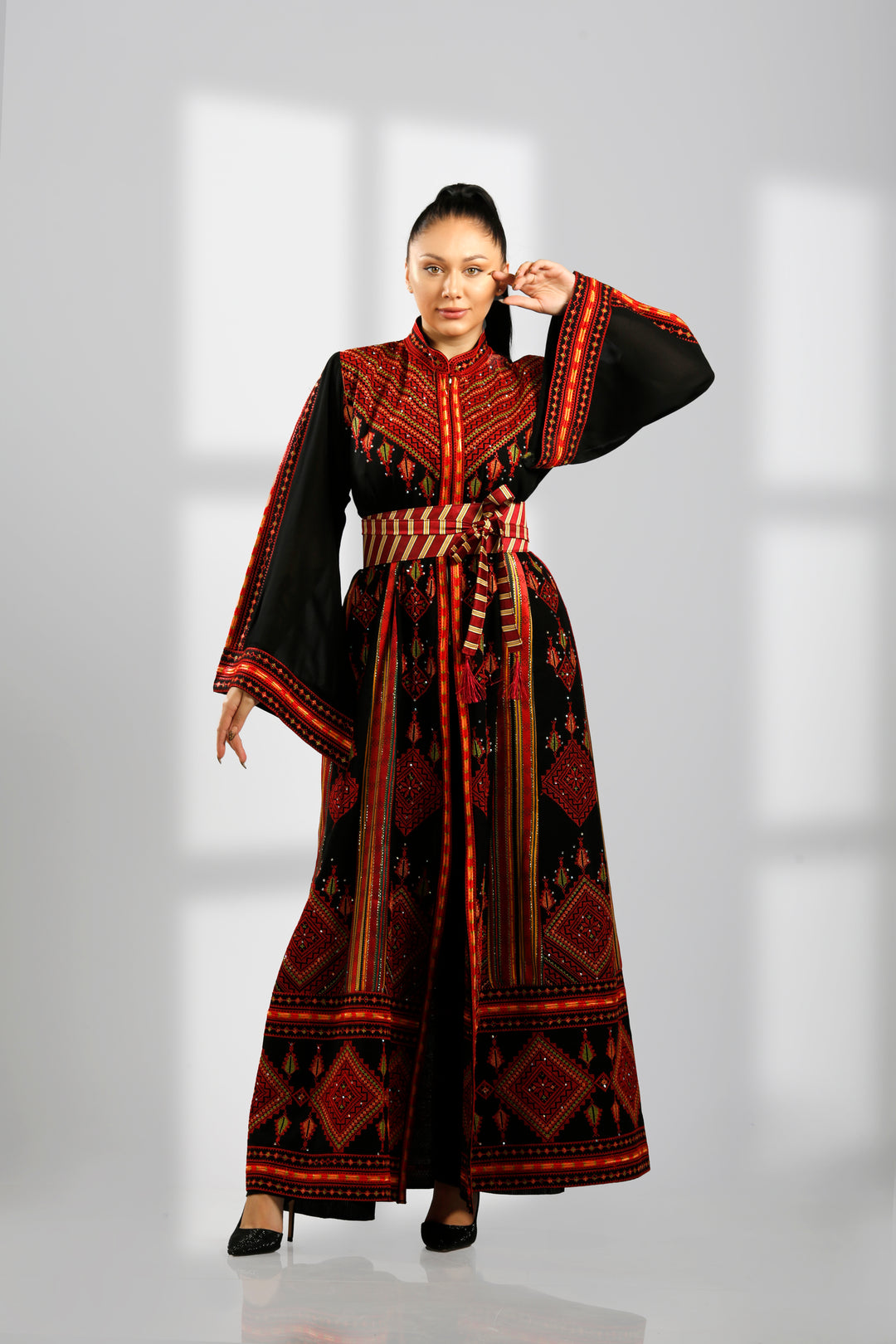 قفطان مناجل مع حزام