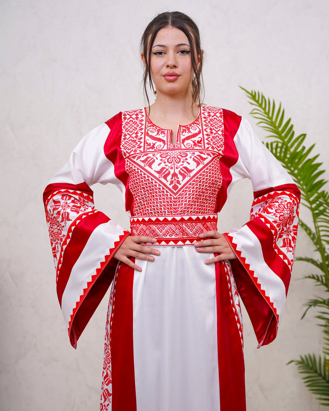 ثوب التراث القرمزي