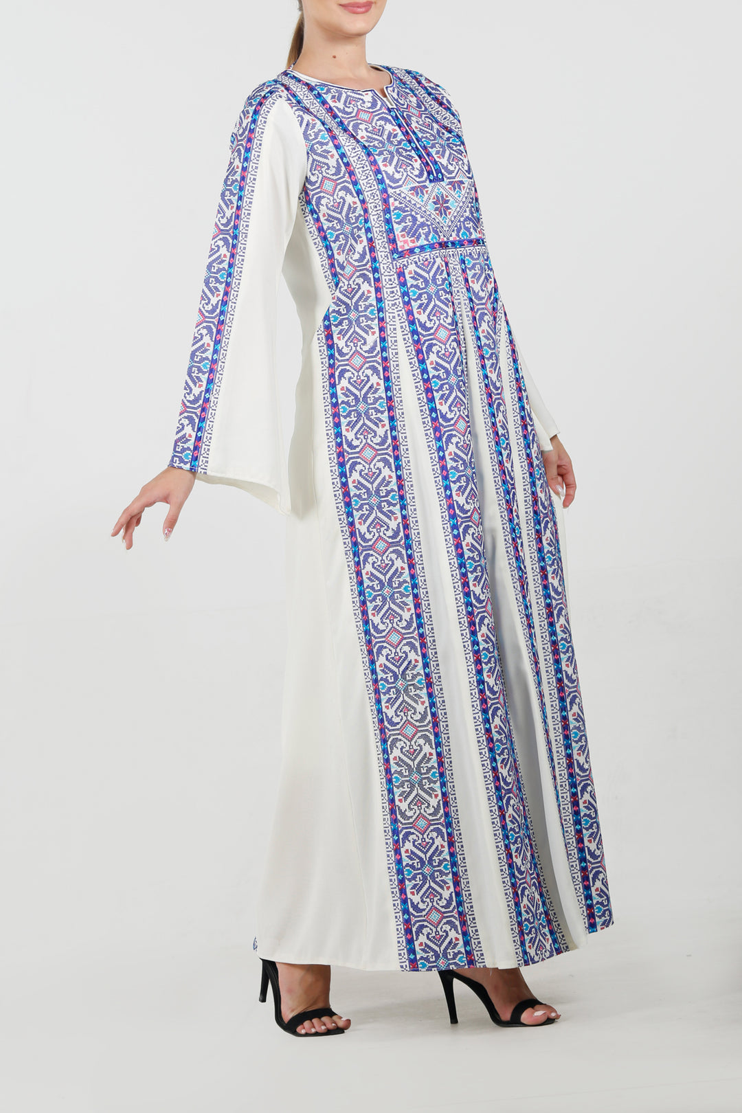 Wide Neck Embroidery Thoub ثوب تطريز قبة واسعة