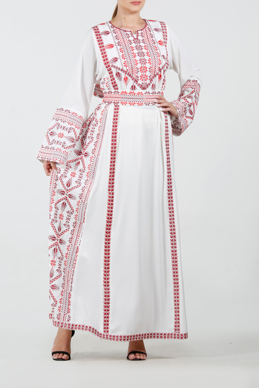 White And Red Embroidery Thoub ثوب تطريز أبيض وأحمر