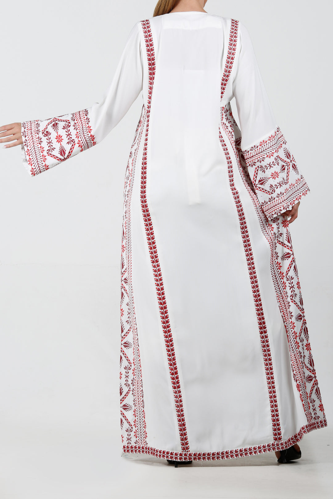 White And Red Embroidery Thoub ثوب تطريز أبيض وأحمر