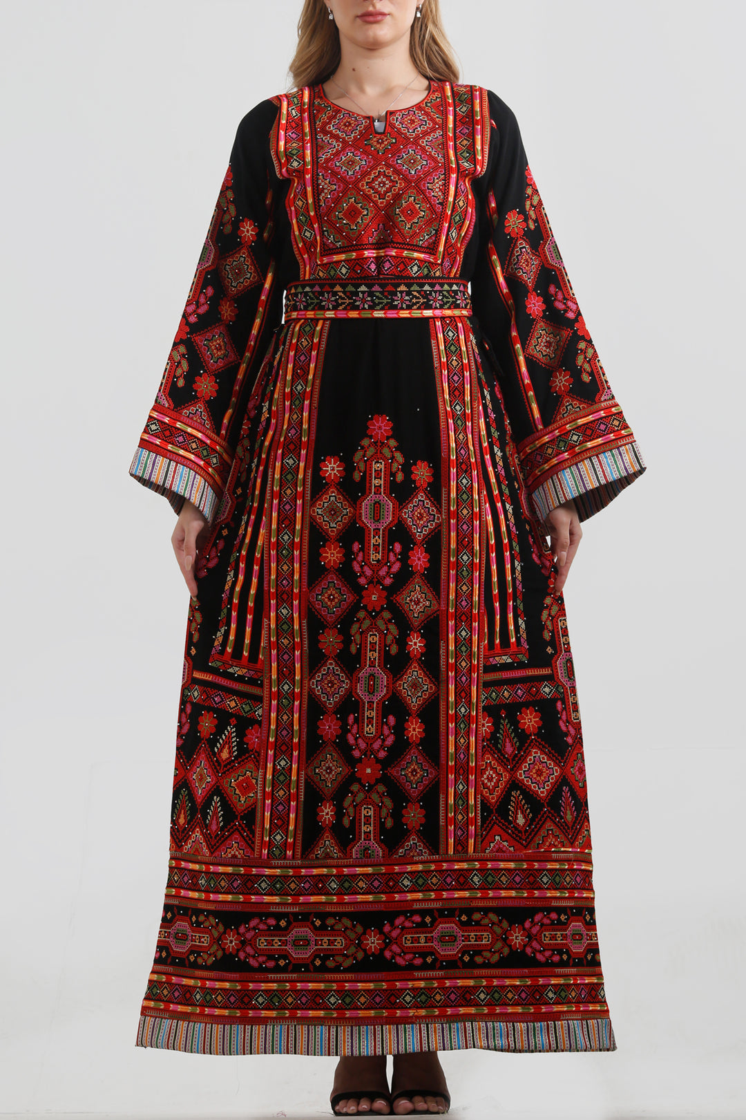 Black And Red Embroidery Thoub ثوب تطريز اسود واحمر