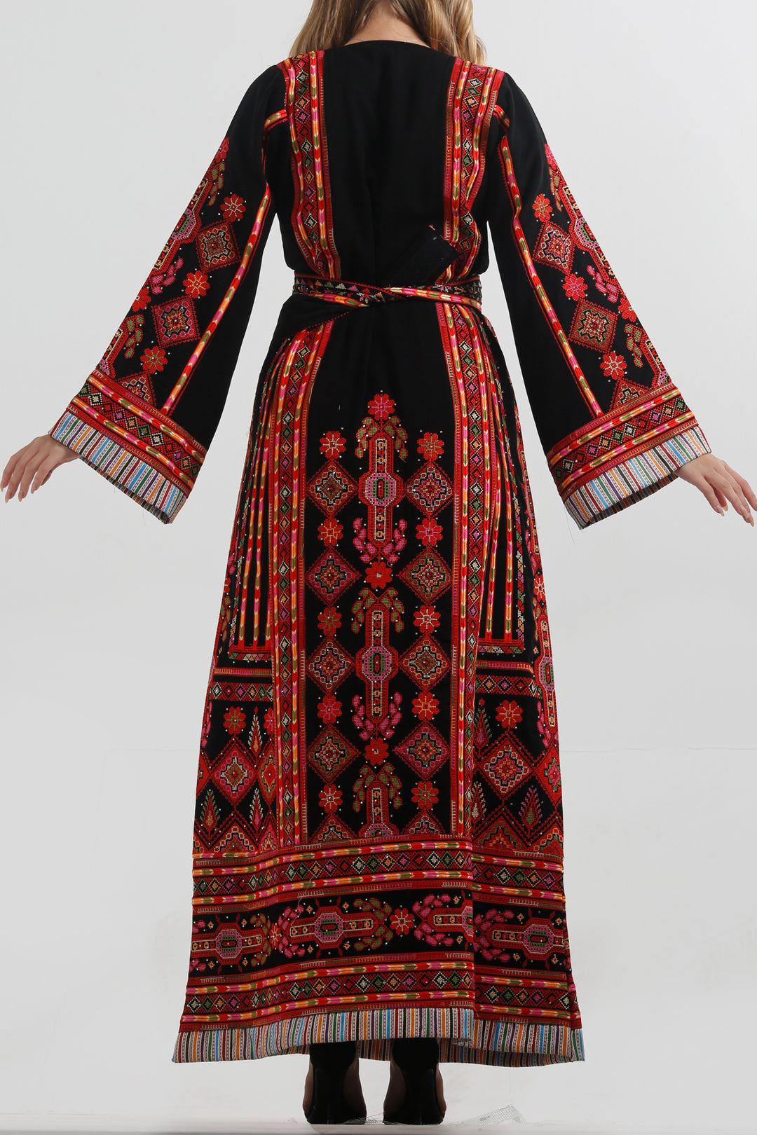Black And Red Embroidery Thoub ثوب تطريز اسود واحمر