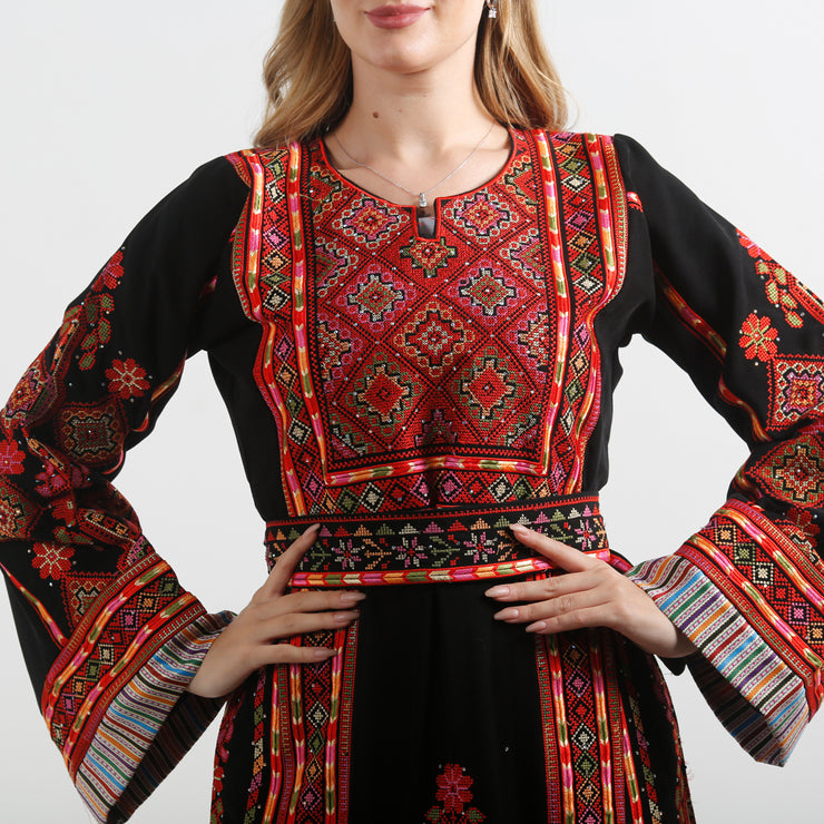 Black And Red Embroidery Thoub ثوب تطريز اسود واحمر