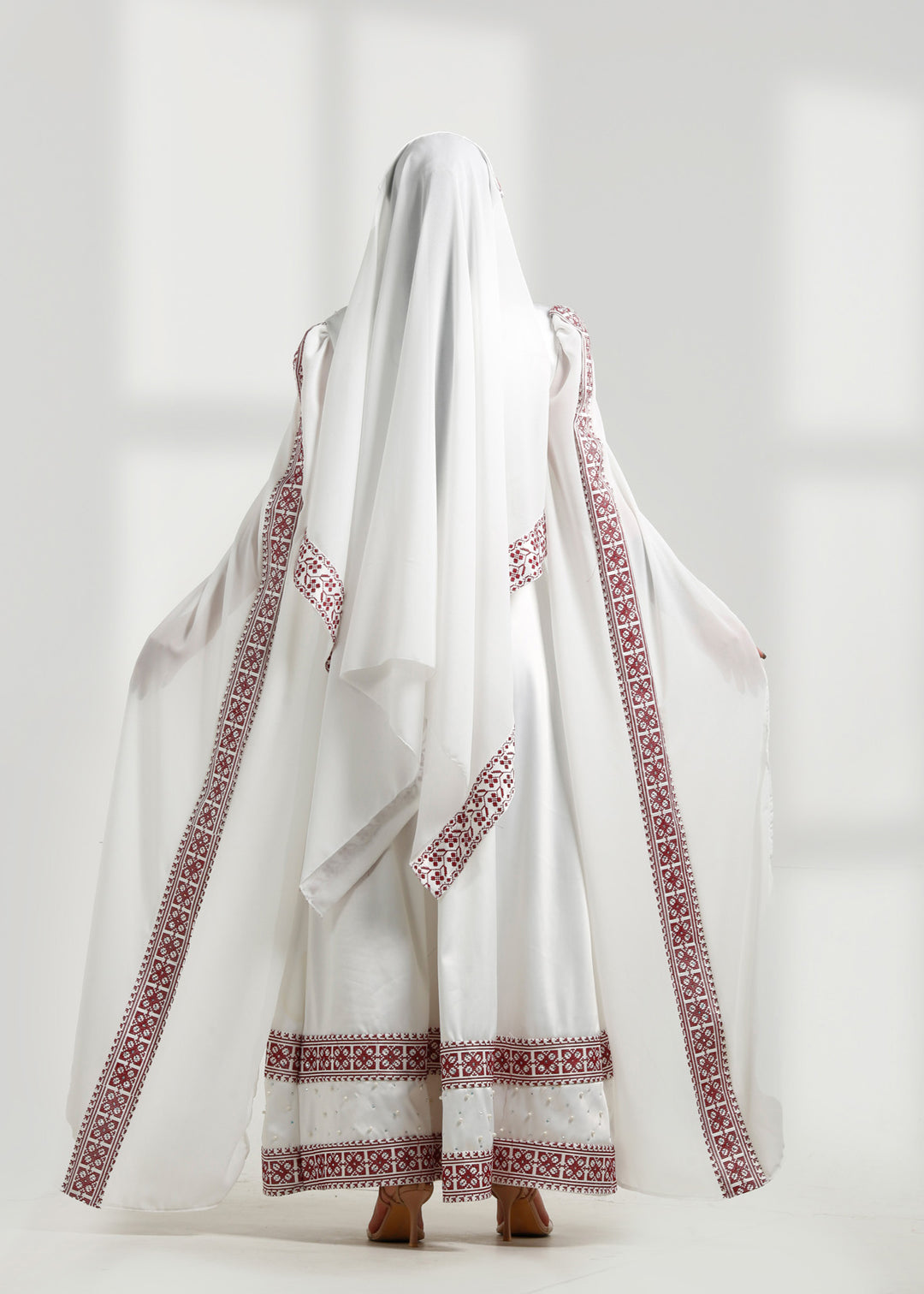 LONG SLEEVE EMBROIDERY DRESS فستان تطريز كم طويل