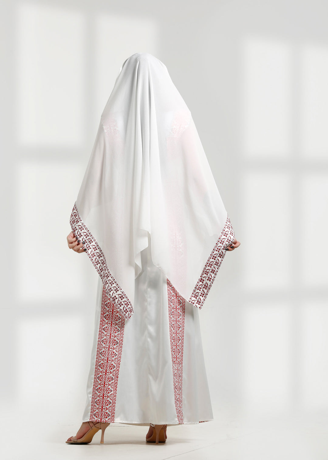 SHORT SLEEVE EMBROIDERY DRESS فستان تطريز كم قصير