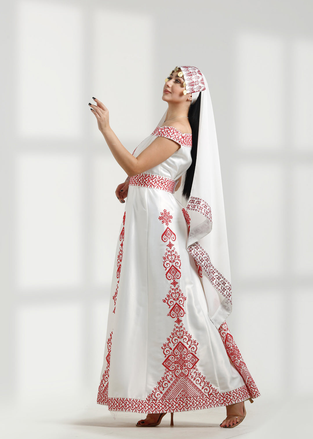 SHORT SLEEVE EMBROIDERY DRESS فستان تطريز كم قصير