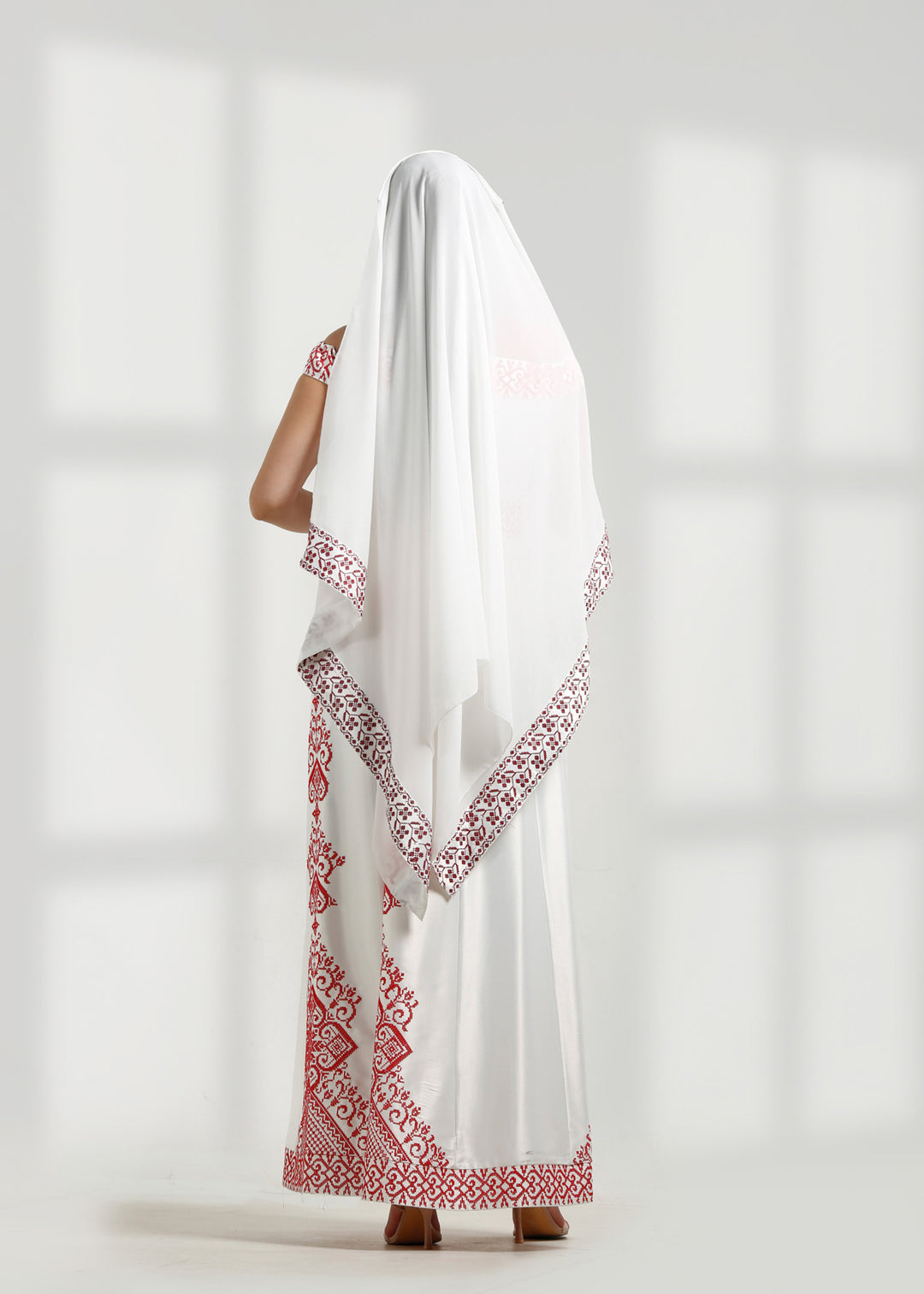 SHORT SLEEVE EMBROIDERY DRESS فستان تطريز كم قصير