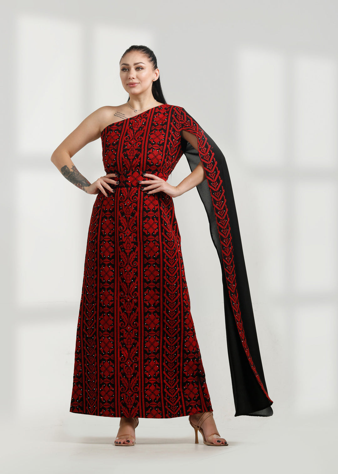 LONG SLEEVE EMBROIDERY DRESS فستان تطريز كم طويل