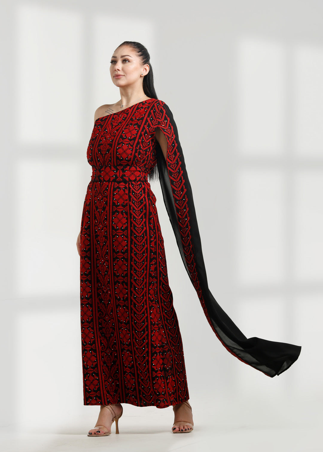 LONG SLEEVE EMBROIDERY DRESS فستان تطريز كم طويل