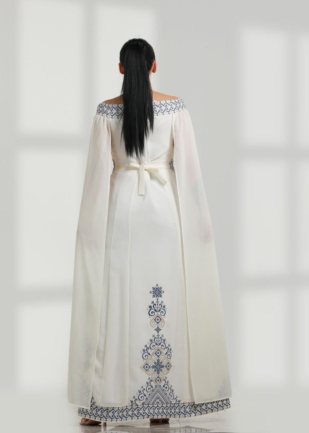 LONG SLEEVE EMBROIDERY DRESS فستان تطريز كم طويل