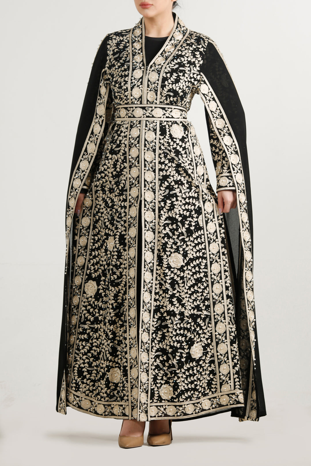 Golden Embroidery Thoub ثوب تطريز ذهبي