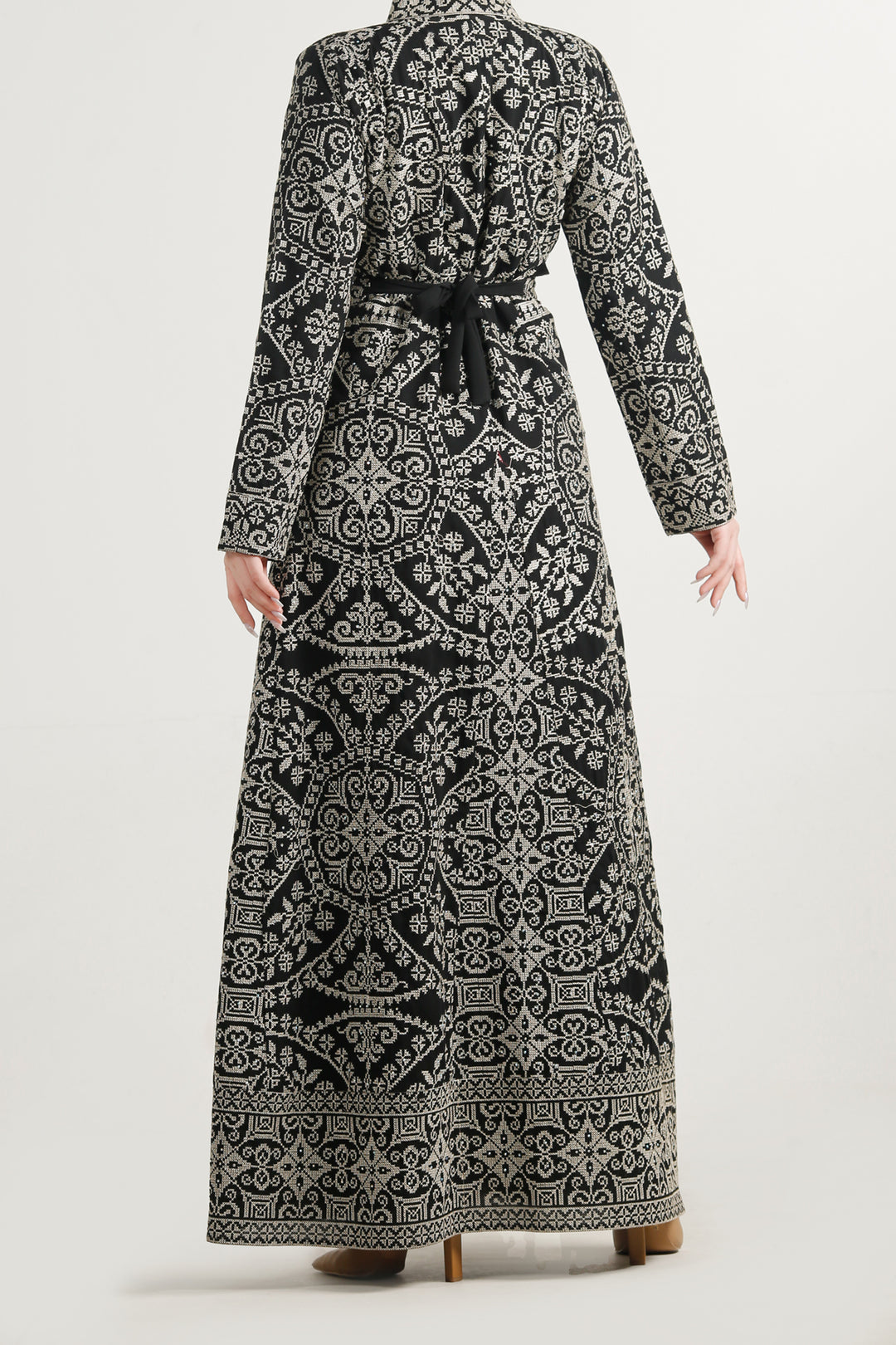 Luxury Embroidery Thoub ثوب تطريز فاخر