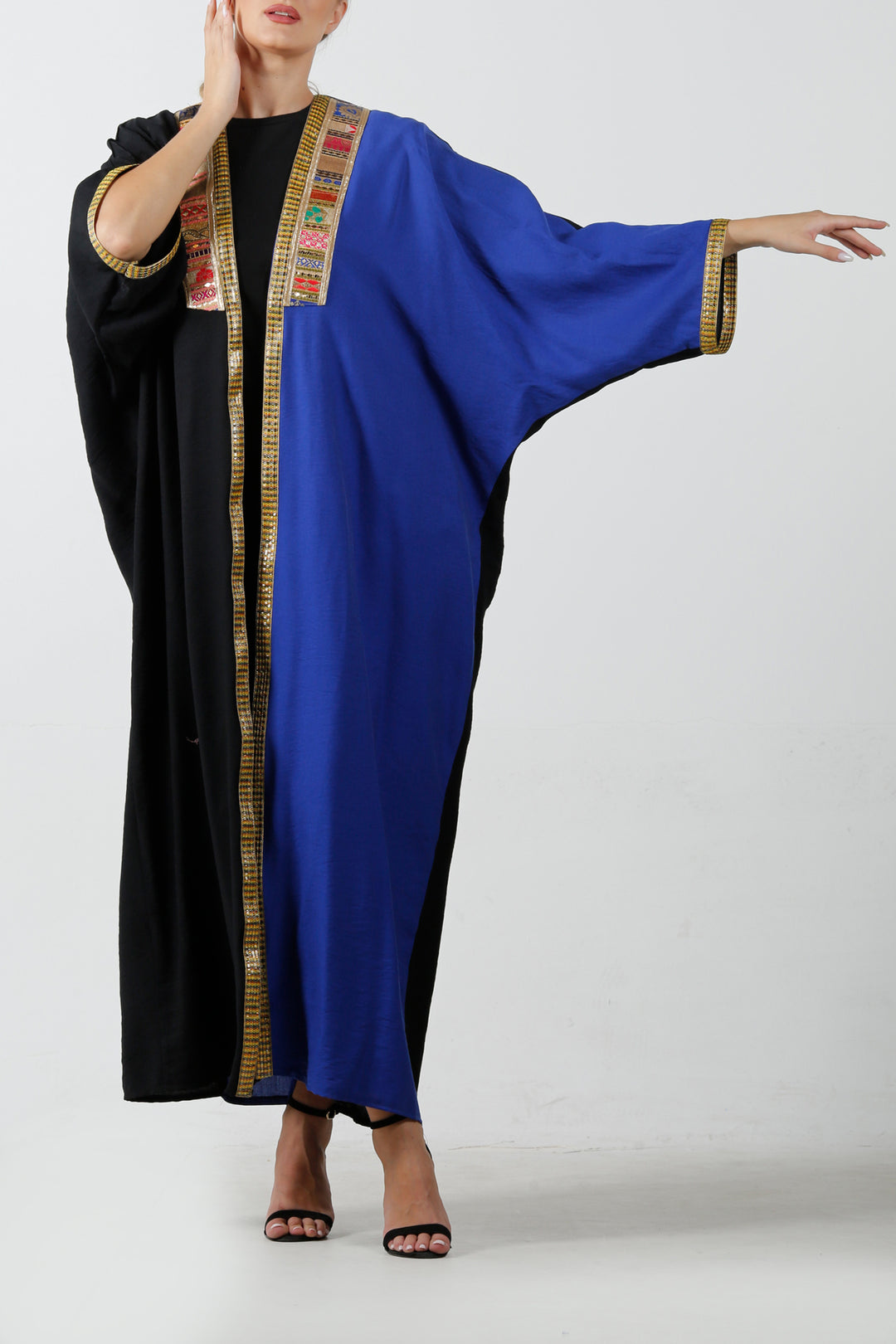 Bisht With Golden Line بيشت مع خط دهبي