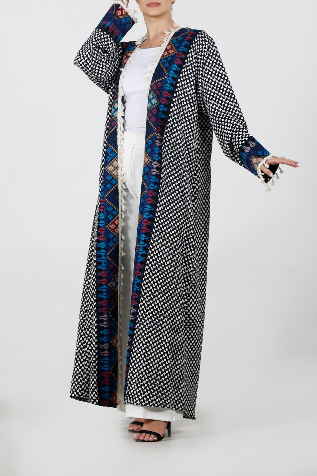 Embroidery Bisht بيشت مطرز