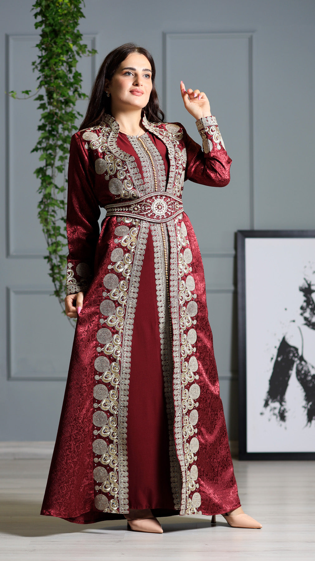 LONG SLEEVE EMBROIDERY THOUB ثوب تطريز كم طويل