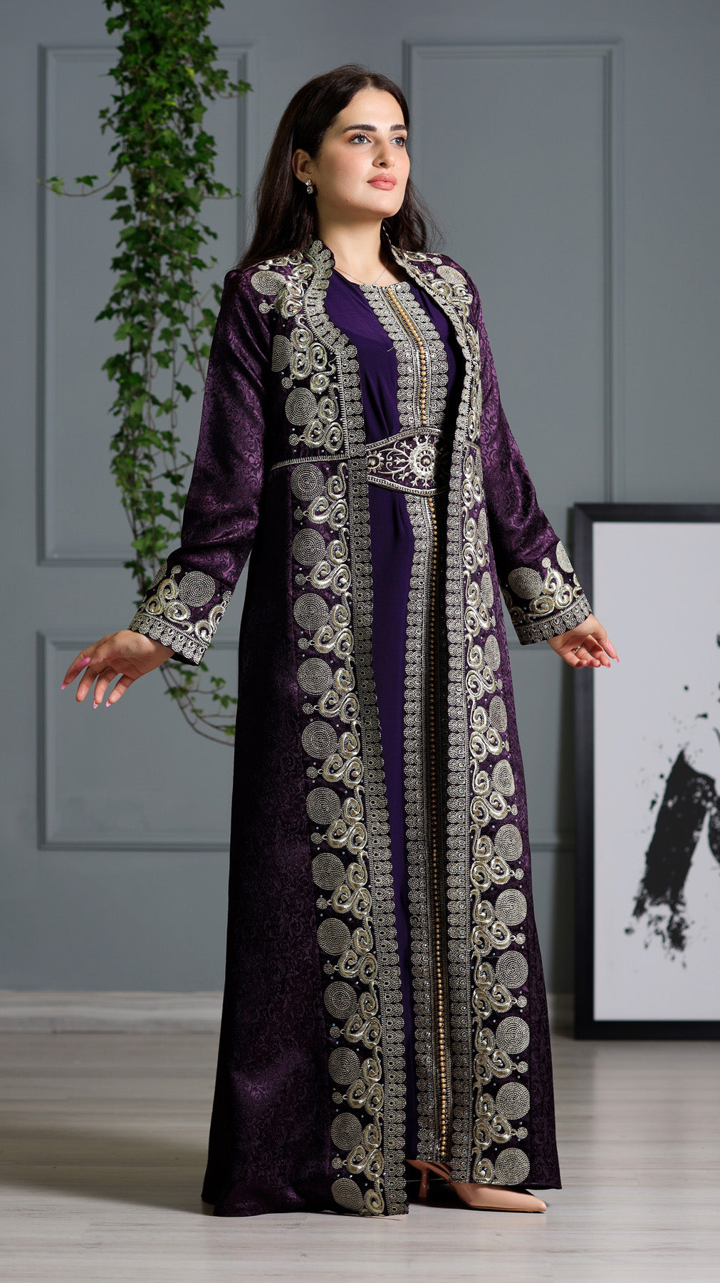 LONG SLEEVE EMBROIDERY THOUB ثوب تطريز كم طويل