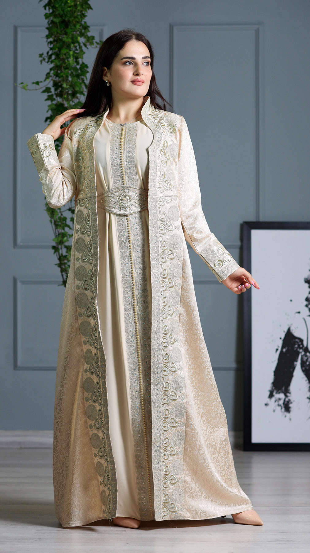 LONG SLEEVE EMBROIDERY THOUB ثوب تطريز كم طويل