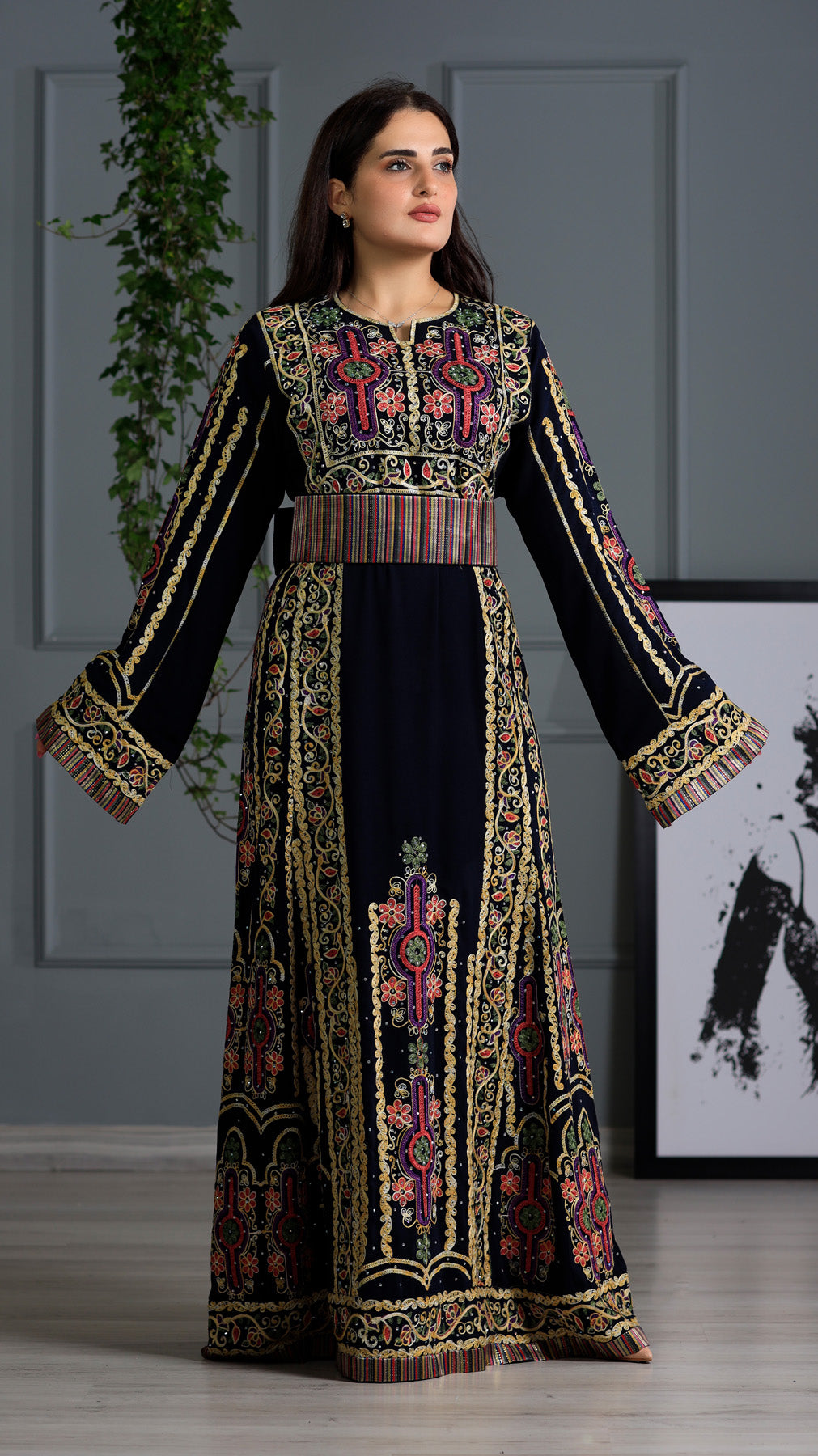 LONG SLEEVE EMBROIDERY THOUB ثوب تطريز كم طويل