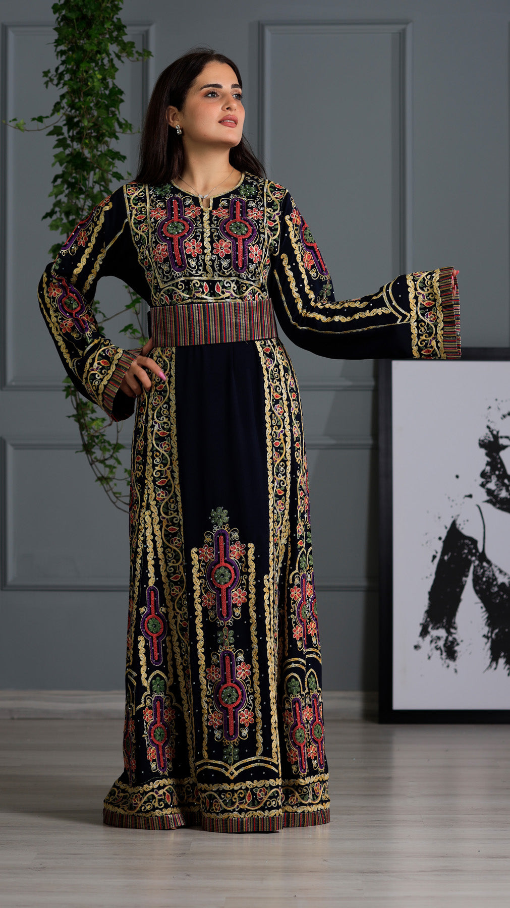 LONG SLEEVE EMBROIDERY THOUB ثوب تطريز كم طويل