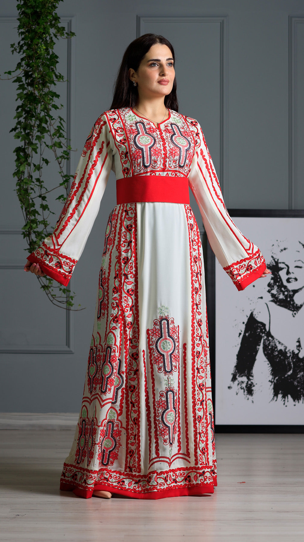 LONG SLEEVE EMBROIDERY THOUB ثوب تطريز كم طويل