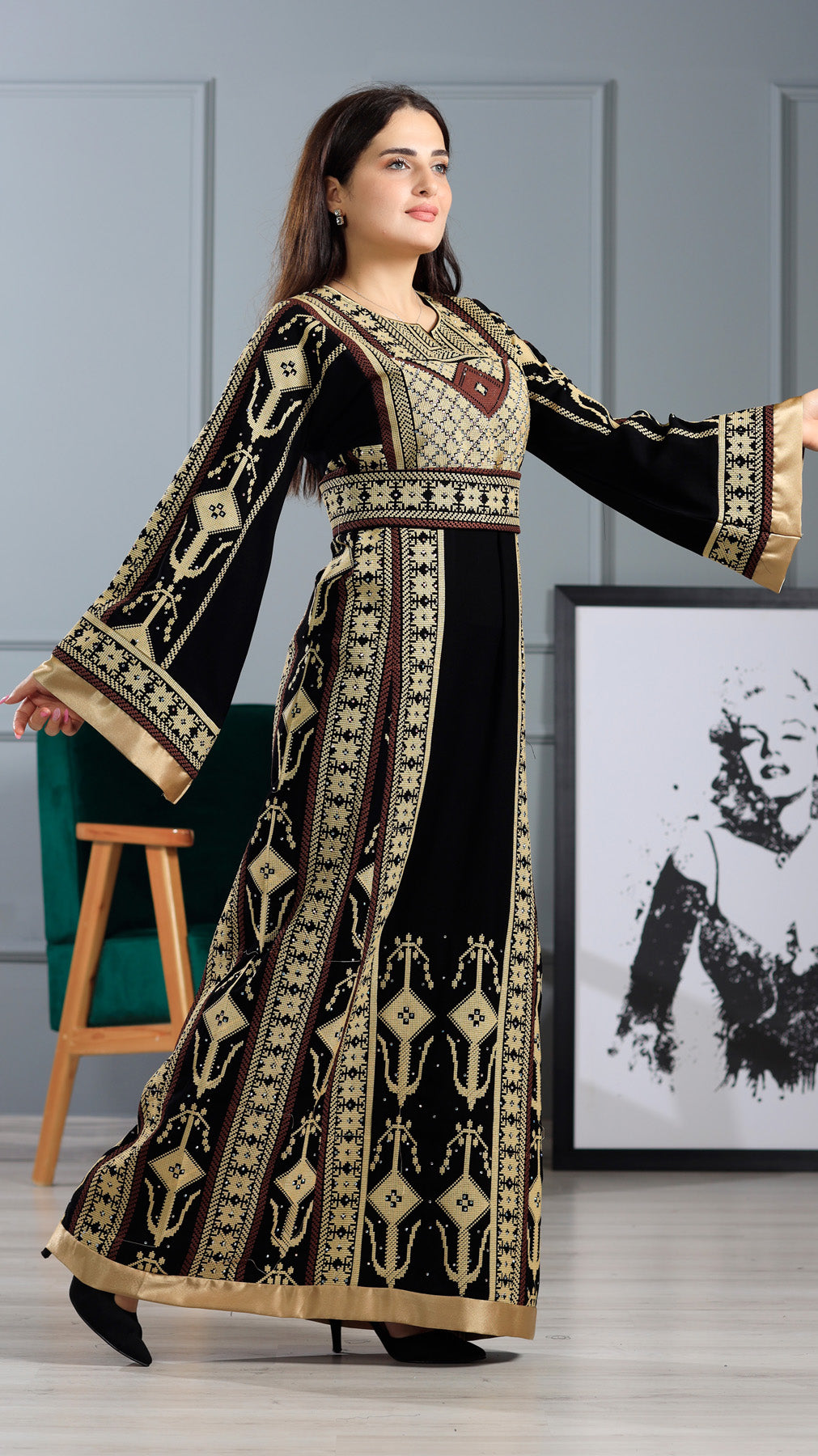 LONG SLEEVE EMBROIDERY THOUB ثوب تطريز كم طويل