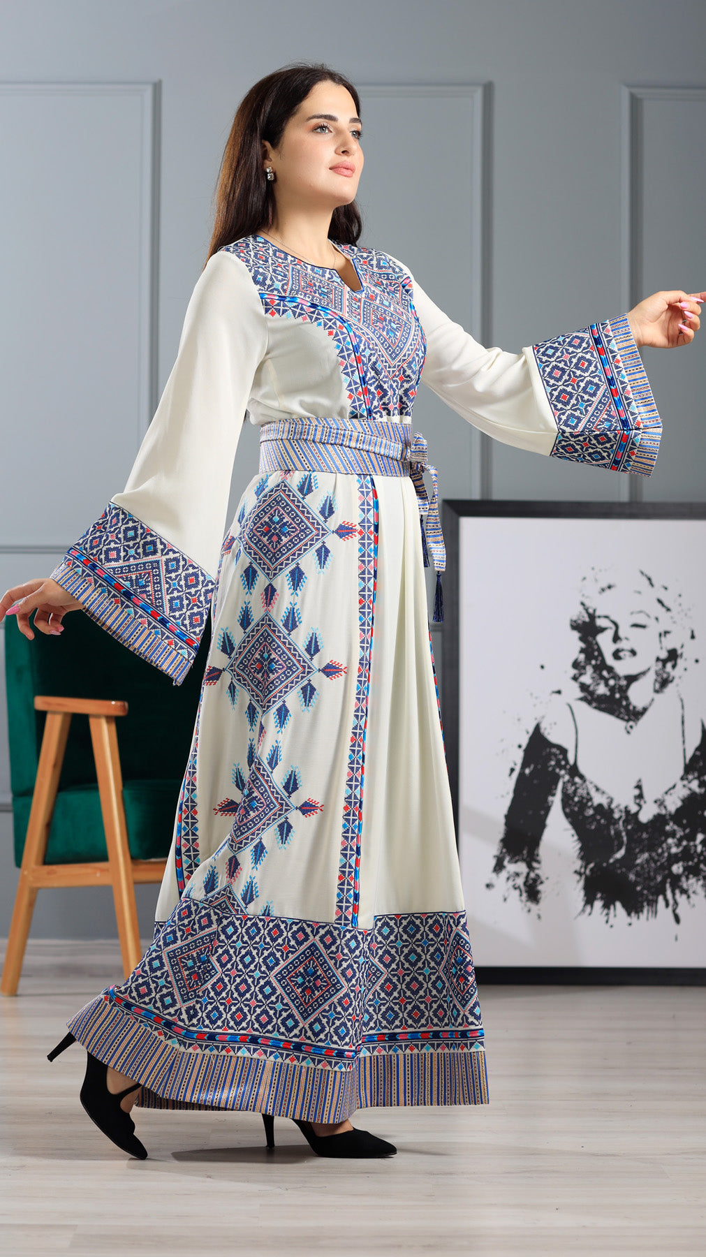 LONG SLEEVE EMBROIDERY THOUB ثوب تطريز كم طويل