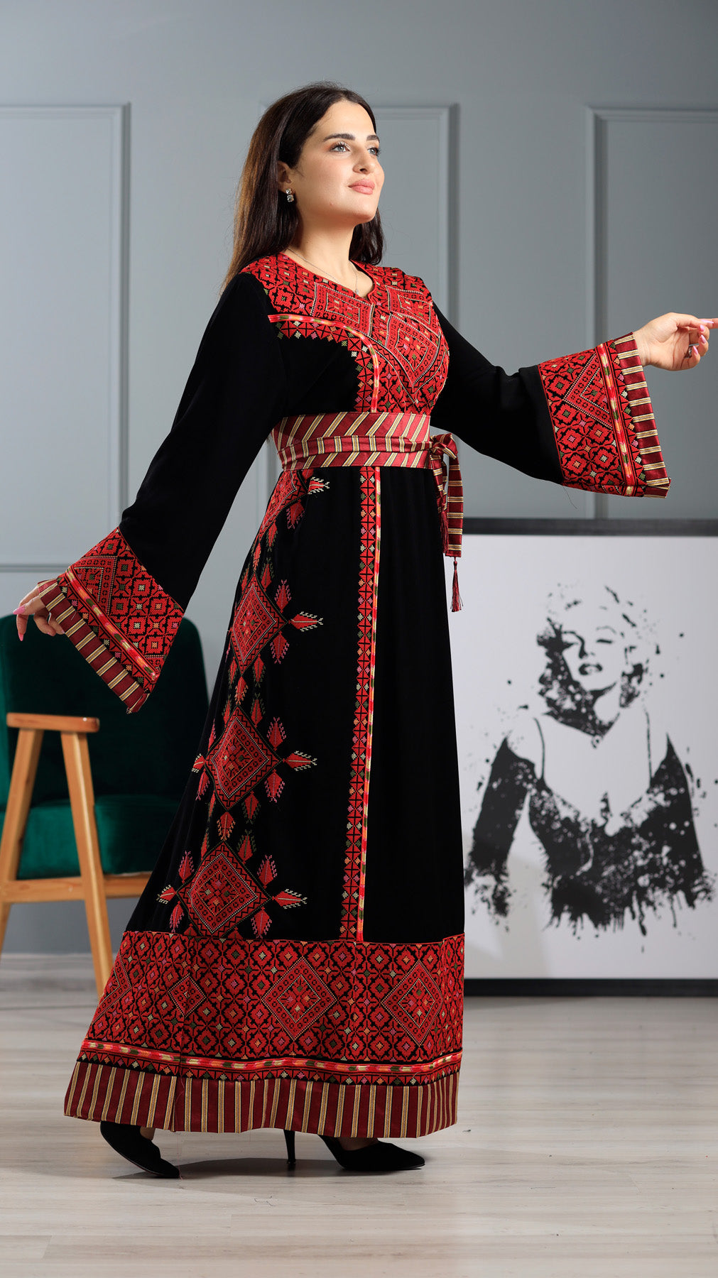 LONG SLEEVE EMBROIDERY THOUB ثوب تطريز كم طويل